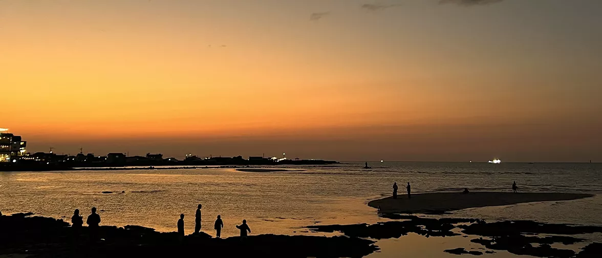 Bild: Huan Hoang (M.Sc. Data Engineering and Analytics / TUM)<br />
"Das Foto wurde auf der Insel Jeju in Südkorea aufgenommen. Als Austauschstudent an der KAIST im Jahr 2022 hatte ich das Glück, diese atemberaubende Szenerie zu erleben. Mein Interesse an der koreanischen Sprache und Kultur begann durch das Hören koreanischer Musik. Ich bin dankbar, dass dieses Interesse groß genug wurde, um mich dazu zu motivieren, Koreanisch zu lernen und meine Komfortzone zu verlassen, indem ich ein Semester im Ausland verbrachte. Die Zeit in Südkorea ermöglichte es mir, viele neue Freunde zu finden, authentisches koreanisches Essen zu probieren und viele unvergessliche Erinnerungen zu sammeln."