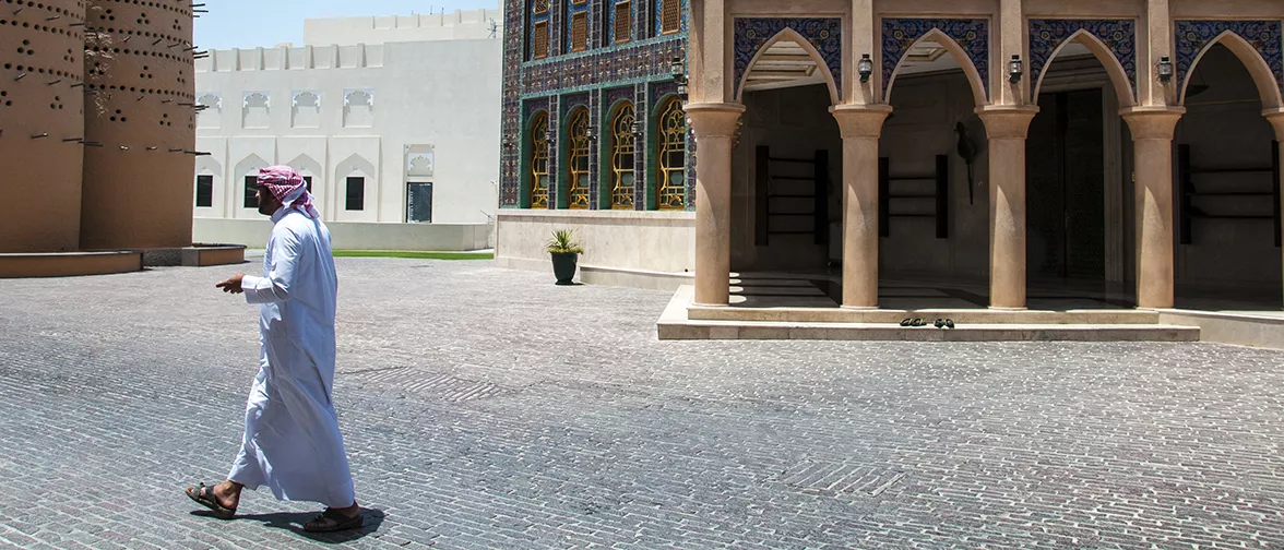 Bild: Fulvia Del Duca (M.Sc. Neuroengineering / TUM)<br />
"Während eines langen Zwischenstopps in Doha nahm ich an einer Tour teil, bei der wir die Möglichkeit hatten, die Stadt auf eigene Faust zu erkunden. Ich erinnere mich daran, wie um die Mittagszeit der Gebetsruf aus den Lautsprechern der Moschee durch die heiße Luft und durch die fast leeren Straßen schallte, unter der heißen Sonne eines 45°C warmen Junitages."